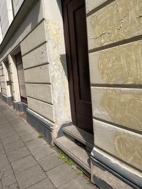 Wohnung vor der Auszugsrenovierung — Verfärbungen und kleine Schäden