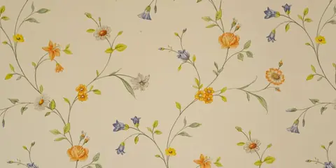 Mustertapete mit dezentem Blumenranken-Motiv auf cremefarbenem Grund