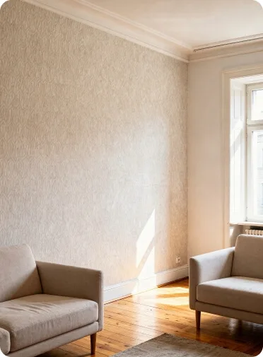 Wohnzimmer nach Tapezierung mit neuer Wandgestaltung und modernem Look